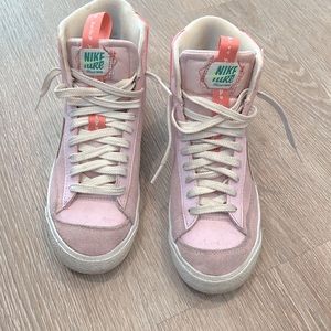 Nike Blazer Mids / size 5 y  barley worn super cute.  Pastel pink and yellow